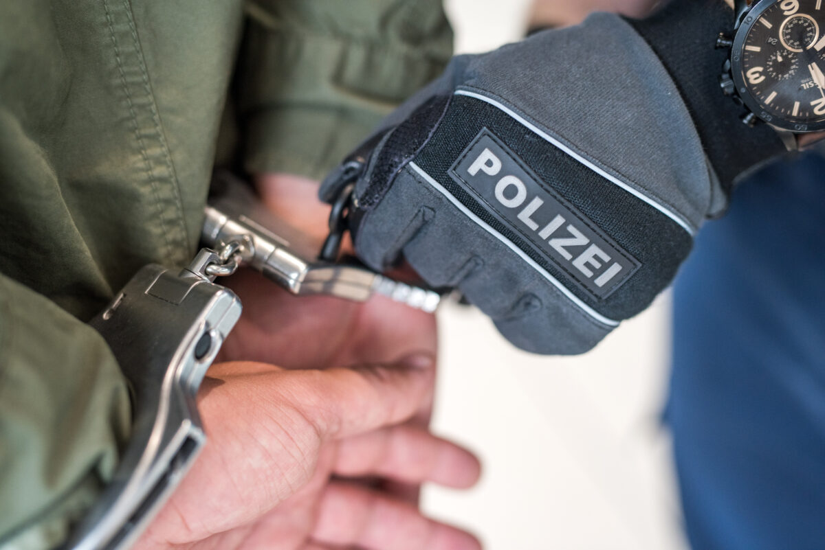 Bundespolizei nimmt in Waidhaus gesuchten Urkundenfälscher fest