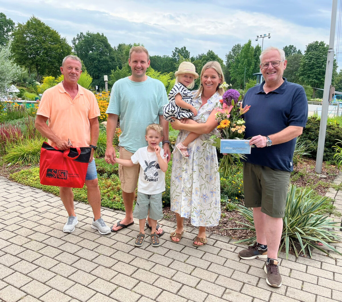 Erlebnisbad Schwandorf kürt 100.000. Gast der Saison