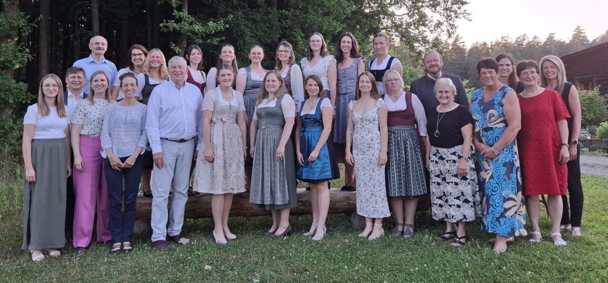 Fachschule Weiden verabschiedet 16 Absolventinnen und Absolventen