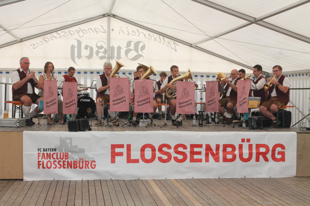 Feierlaune bei der Kirwa in Flossenbürg