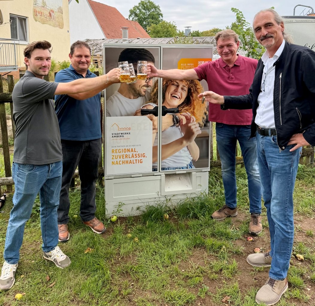 Dorfgemeinschaft Krumbach e. V. bekommt für ihre Feste einen neuen Stromverteiler_Stadtwerke Amberg.jpg