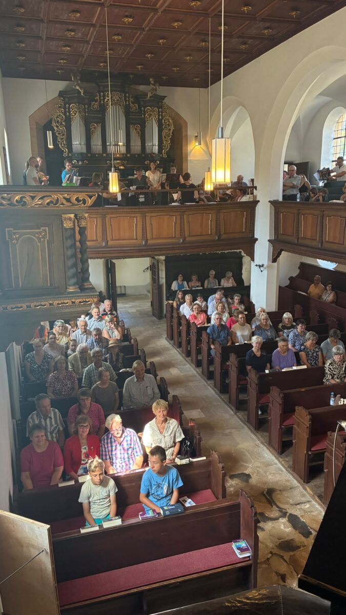 Gemeinden feiern zentralen Gottesdienst in Mantel
