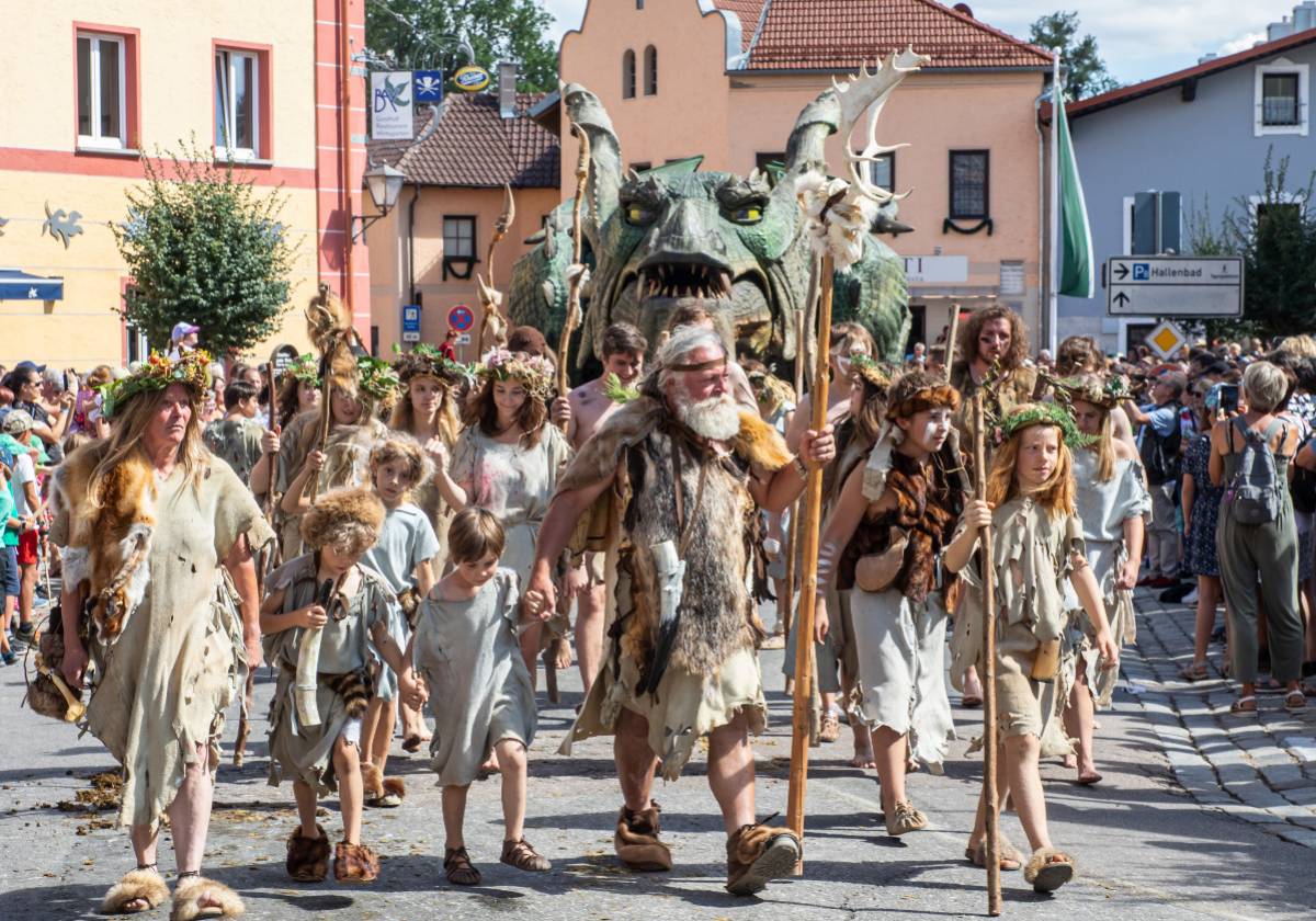 Großer Historischer Festzug fasziniert in Furth im Wald