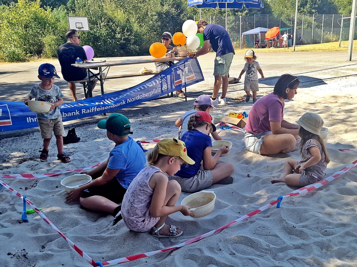 Kinder trotzen Hitze beim Kinderfest in Neustadt