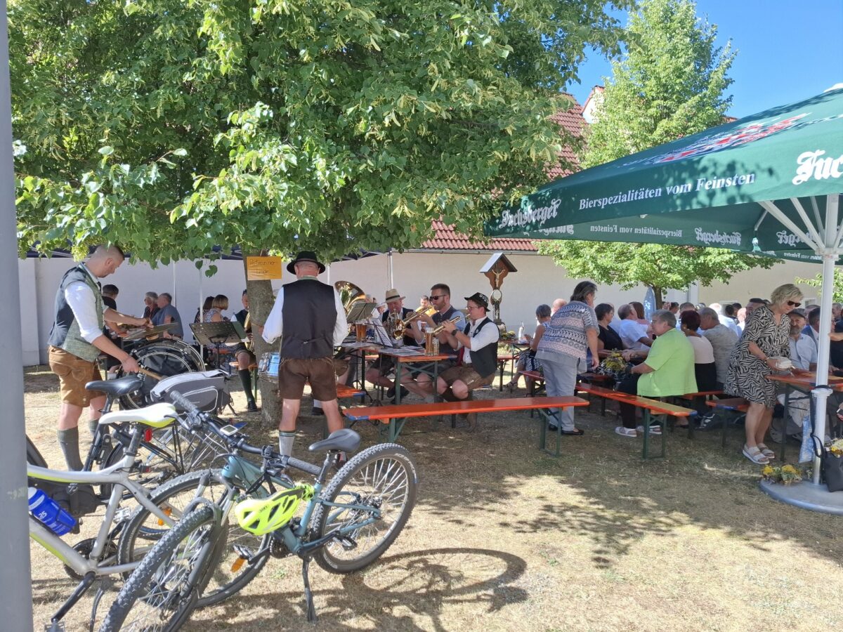 Kolpingsfamilie feiert Frühschoppen nach Festgottesdienst in Eslarn