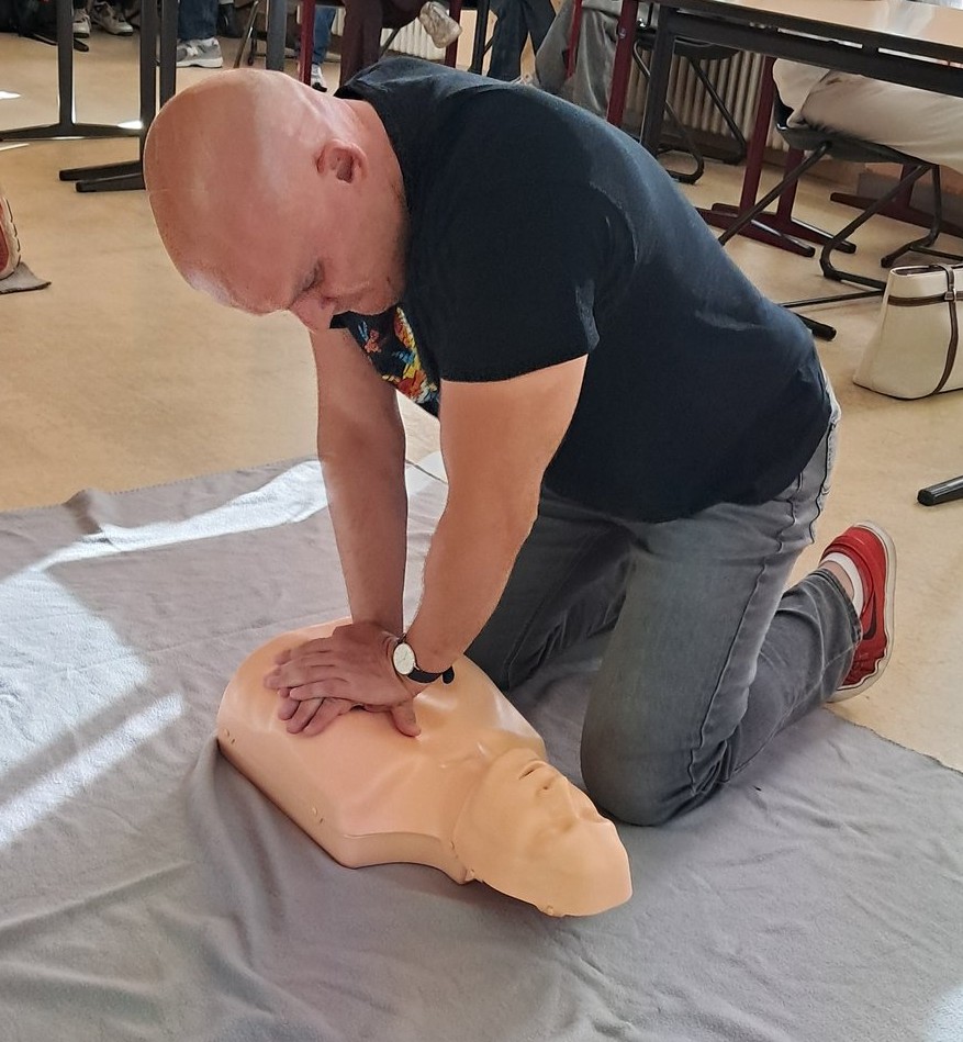 kirchberger-herzdruckmassage-e348de76.jpg