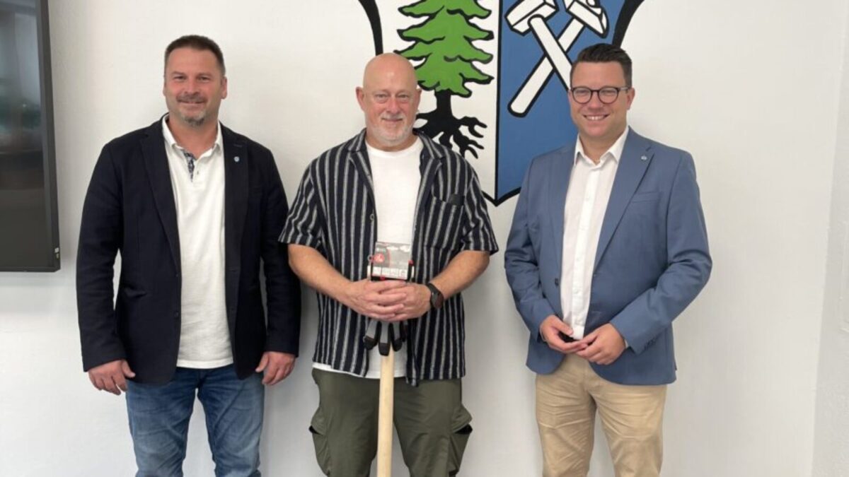 Neuer Feldgeschworener vereidigt in Maxhütte-Haidhof