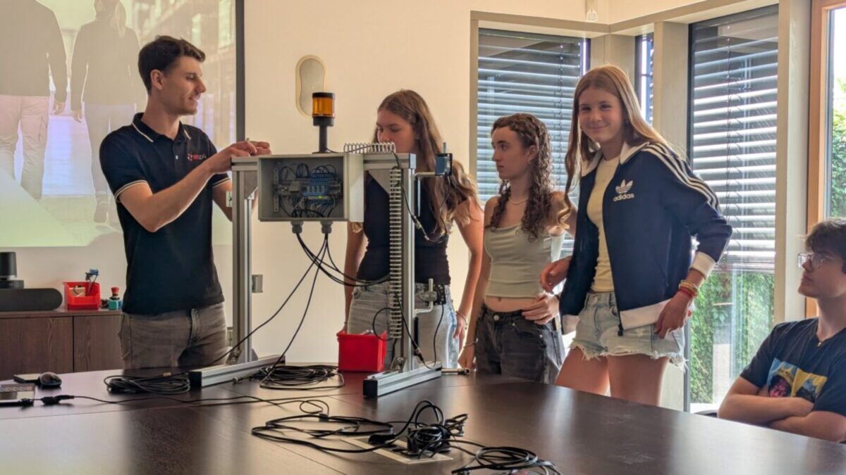 Schülerinnen und Schüler der Lobkowitz-Realschule erkunden SITLog in Altenstadt