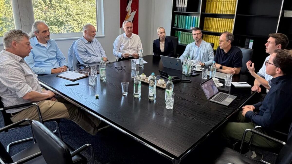 Schwartz bringt Netzbetreiber und Kommunen zusammen in Kümmersbruck