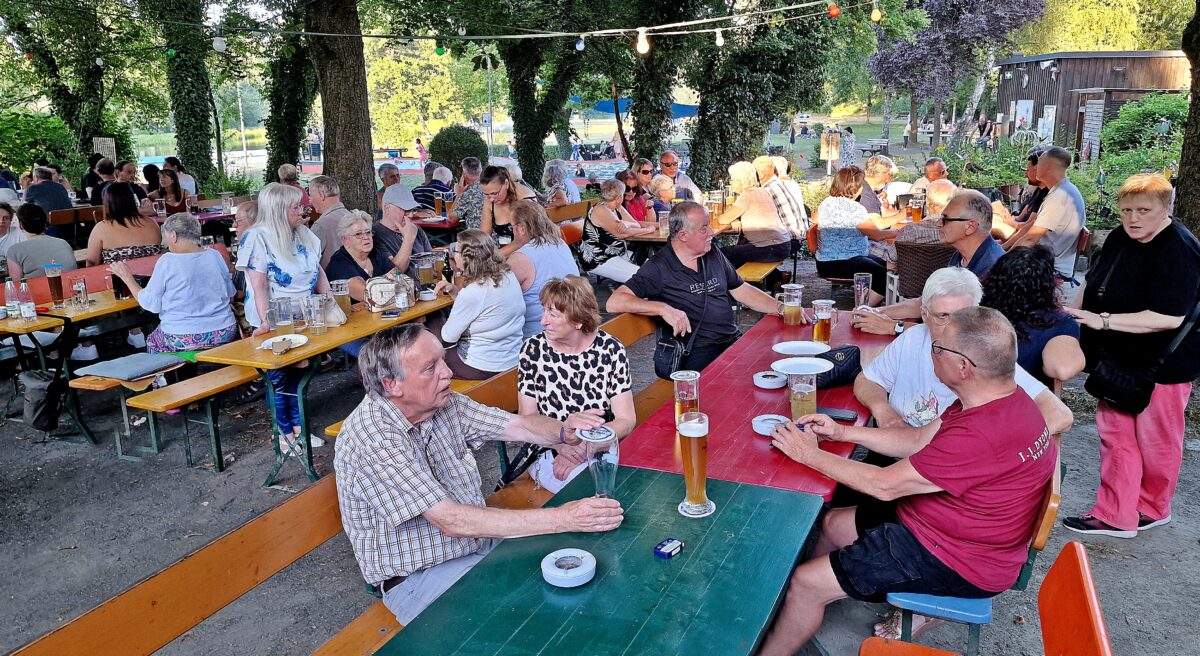 Sommernachtsfest in Weiden begeistert mit Musik und Witz