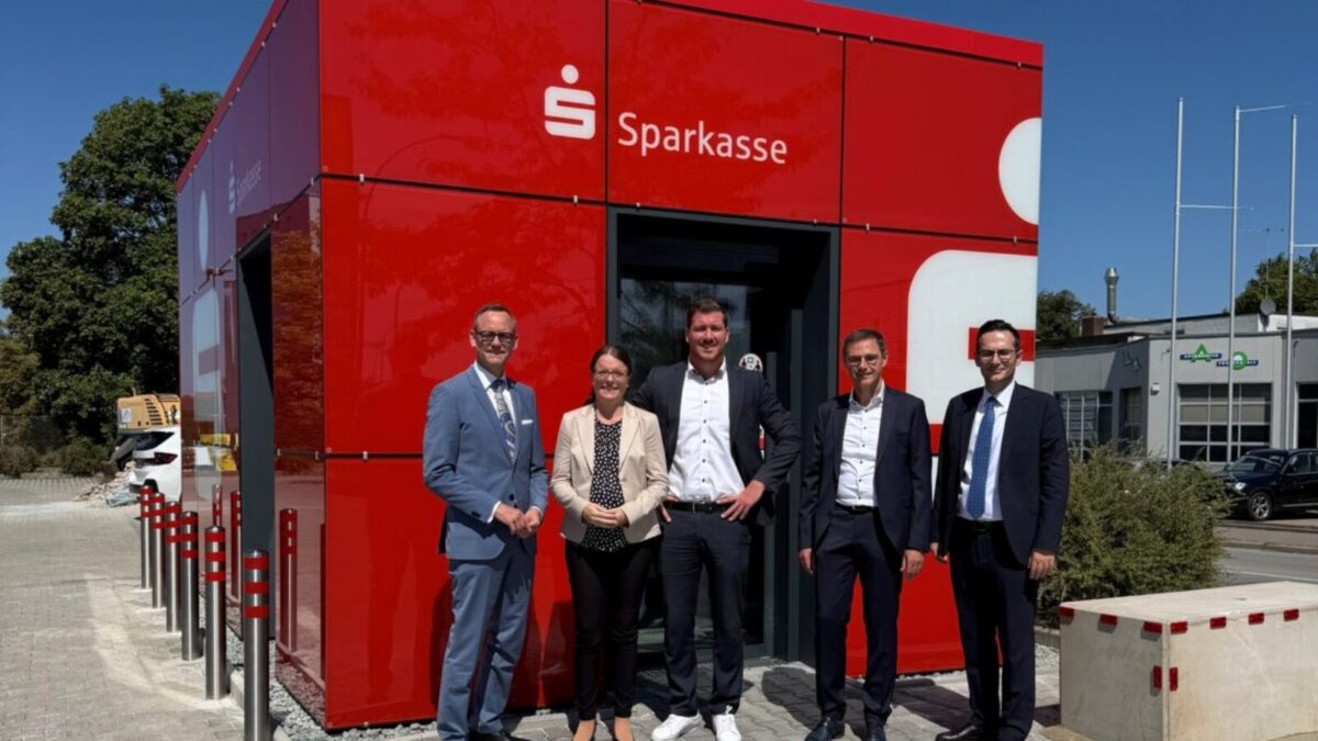 Sparkasse eröffnet neuen SB-Pavillon in Amberg