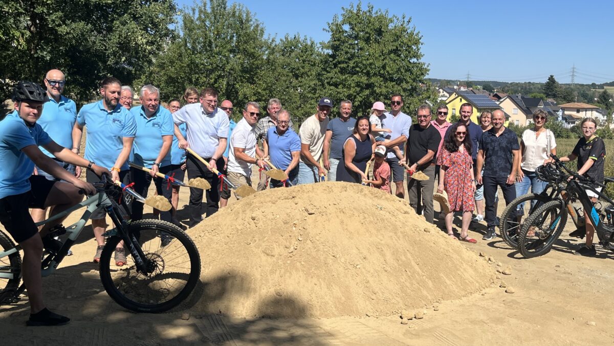 Aus einer Idee wird Wirklichkeit – Spatenstich für den Pumptrack in Windischeschenbach