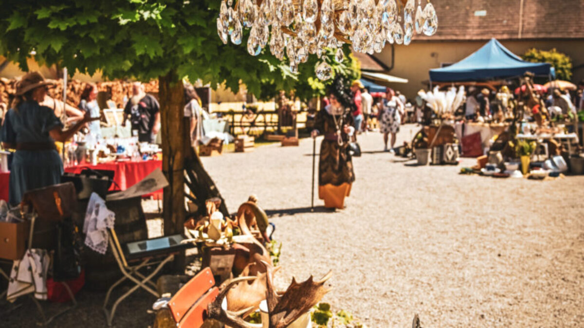 Stöbern beim Antiquitäten-Flohmarkt in Guteneck