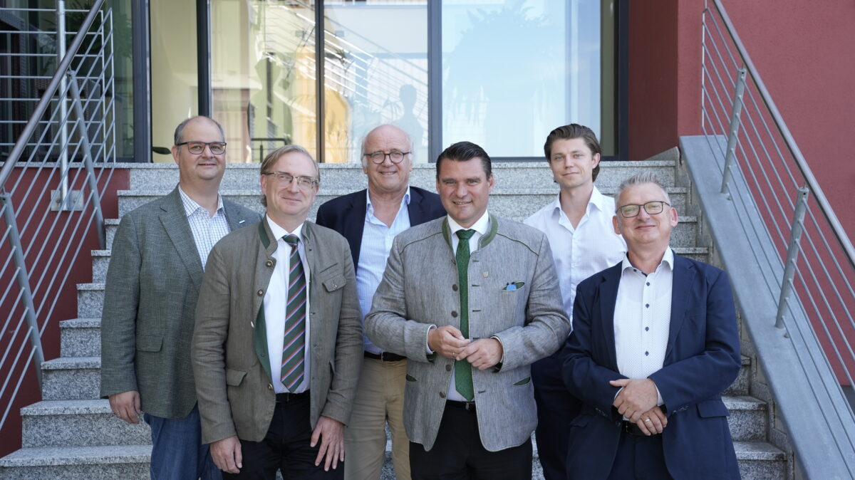 WIMEX Group betont Tierwohl bei Besuch in Nittenau und Regenstauf
