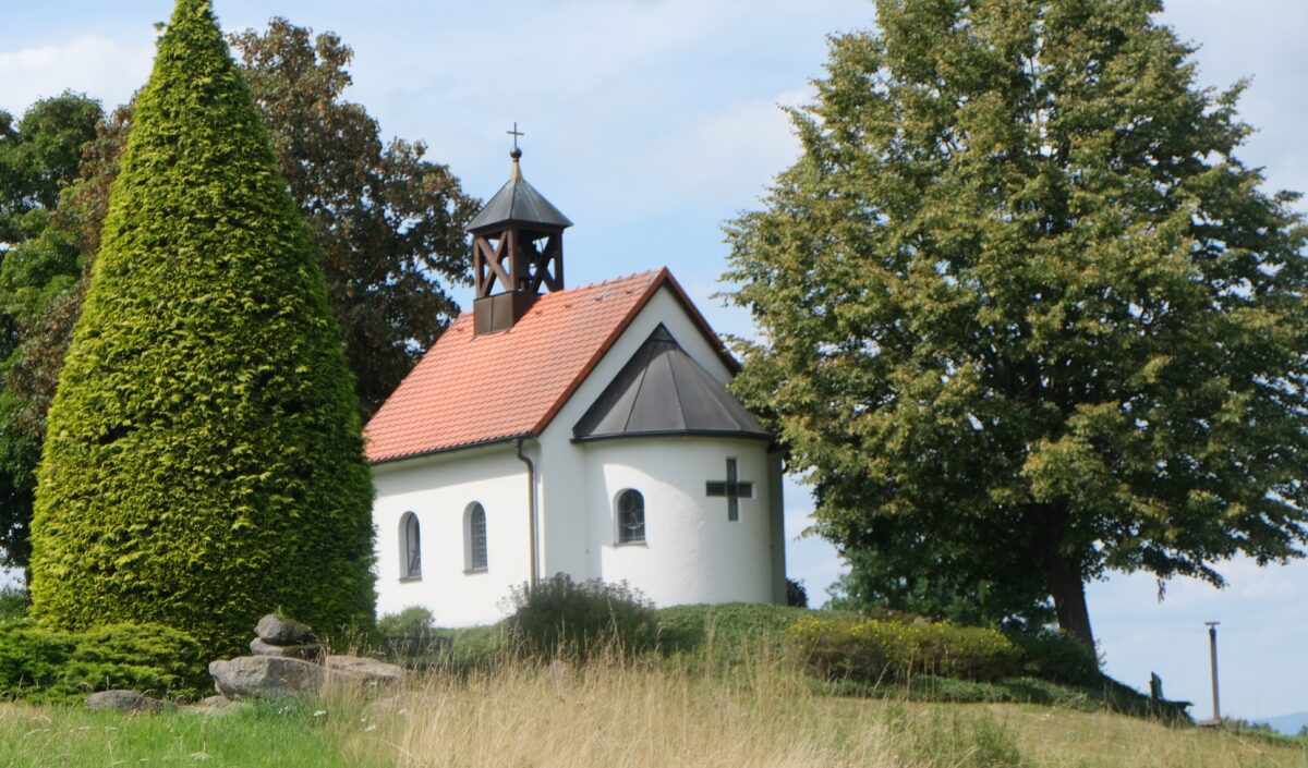 Wahrzeichen prägen Ortseingang von Floß