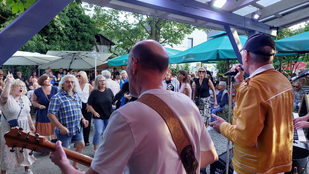 Queen-Hits sorgen für beste Stimmung im "Kulturbahnhof Parapluie"