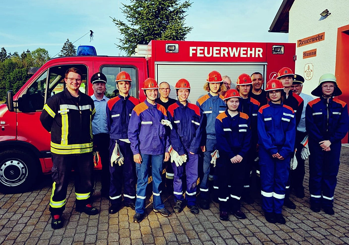 Feuerwehrnachwuchs besteht Jugendleistungsprüfung mit Bravour