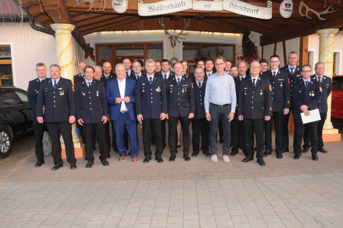 Ehrungen für Freudenbergs Feuerwehren in Heinzhof