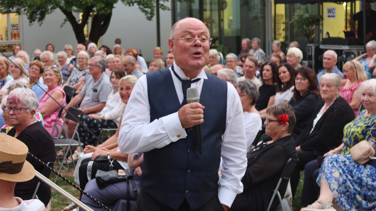 Ballhausorchester lässt die Goldenen Zwanziger aufleben
