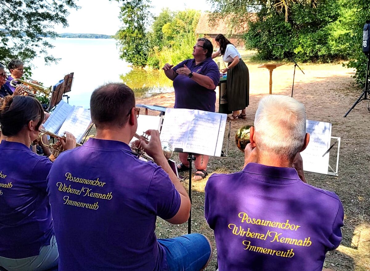 Großer Beifall für den Posaunenchor beim Seegottesdienst am Brombachsee