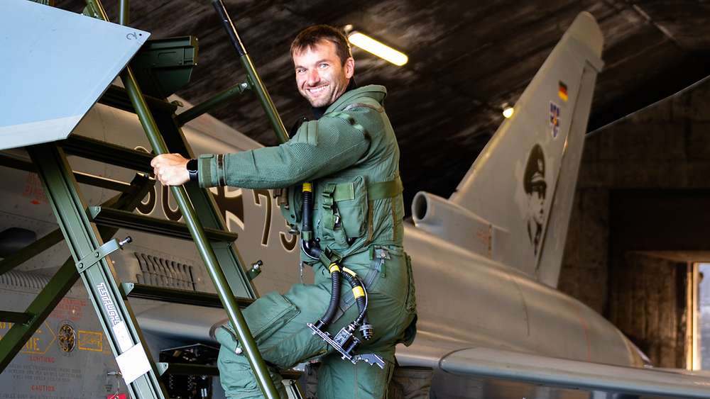 Wenn der Eurofighter über Krummennaab donnert, könnte es Marco Brunhofer sein