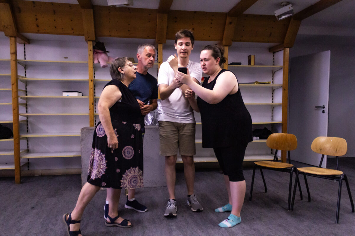 Komödie "Kalter weißer Mann" feiert Premiere in Oberviechtach