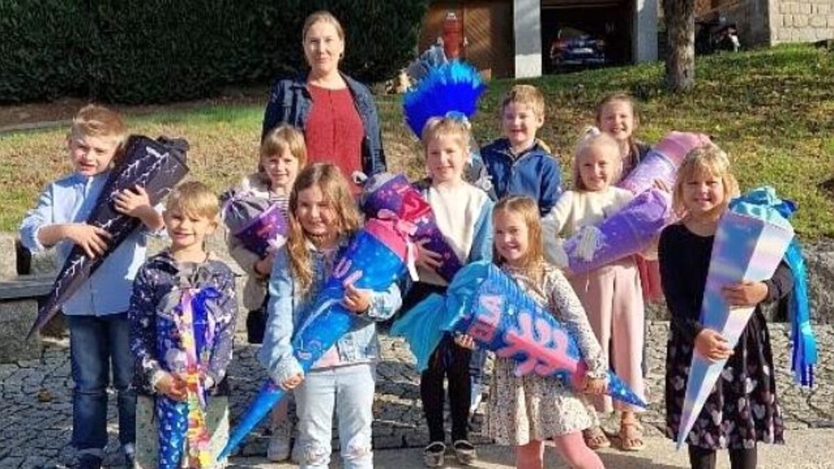 Mutiger Schulstart für zwölf Kinder in Flossenbürg