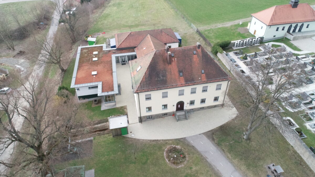Stadtrat beschließt Kita-Erweiterung und höhere Friedhofsgebühren in Pleystein