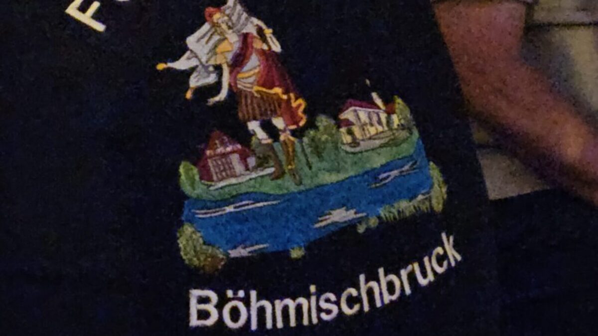 Wenn die Feuerwehr zum Wein ruft: Beinfest der Feuerwehr Böhmischbruck verbindet edle Tropfen mit bayerischer Geselligkeit