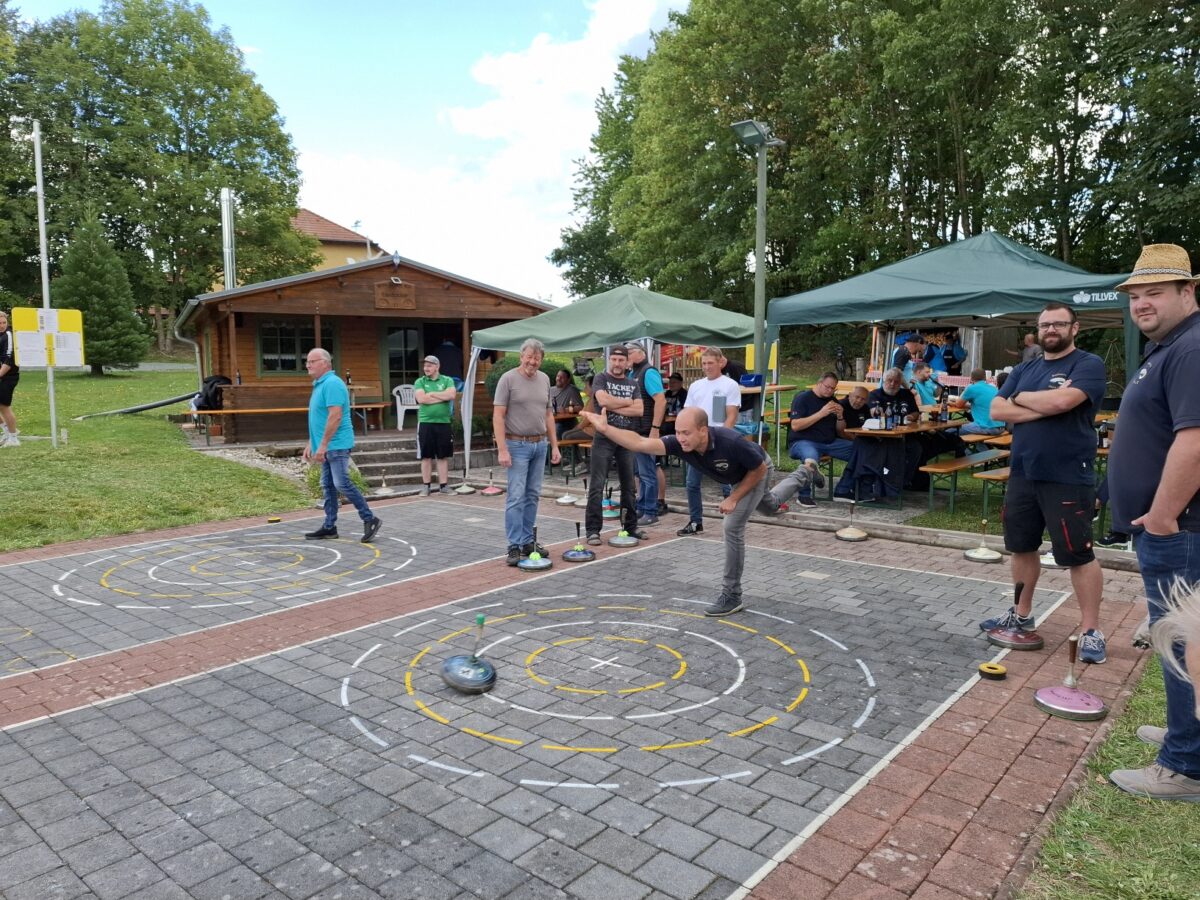 Freundeskreis Bettl-Hütte siegt beim Sommerstockturnier in Eslarn