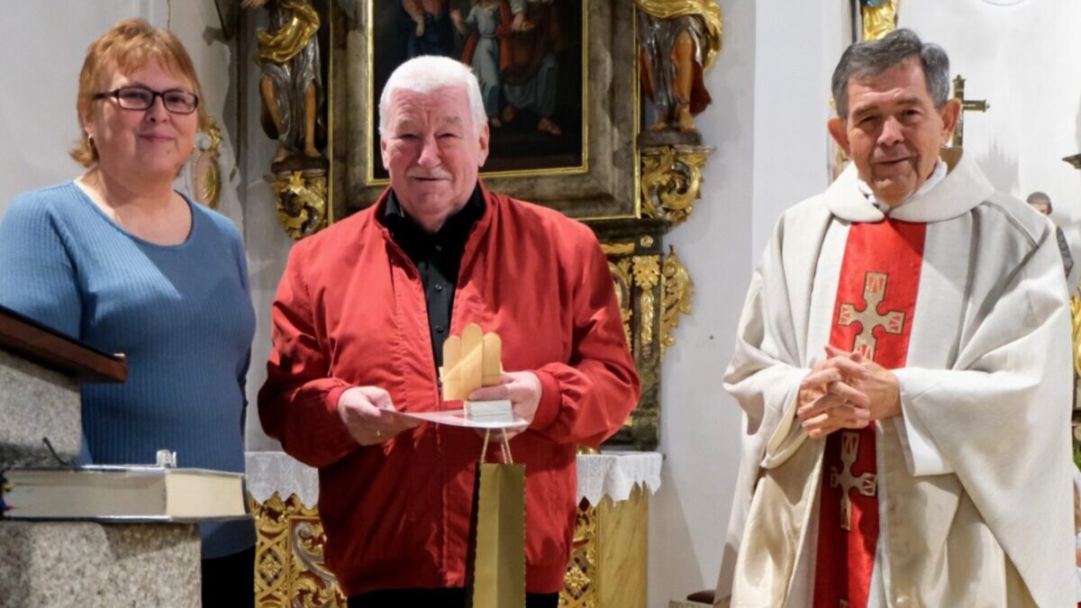 Ehrung in Floß: 60 Jahre Kirchenmusik von Hans Fröhlich