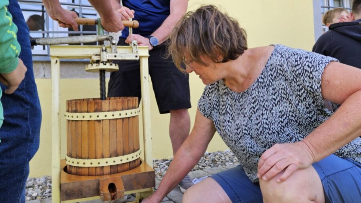 Apfelfest:  Wo Äpfel zu Saft und Nachbarn zu einer gemütlichen Runde werden