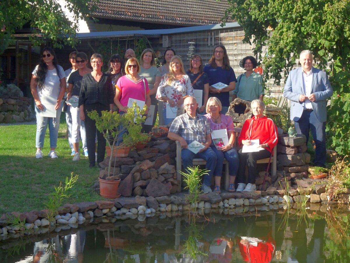 Naturgarten-Plaketten im Landkreis Amberg-Sulzbach verliehen