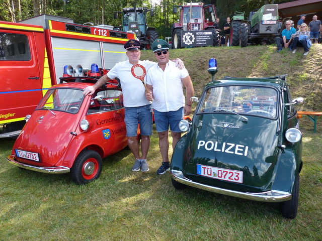 Oldtimer erobern Glaubendorf mit fast 300 Fahrzeugen