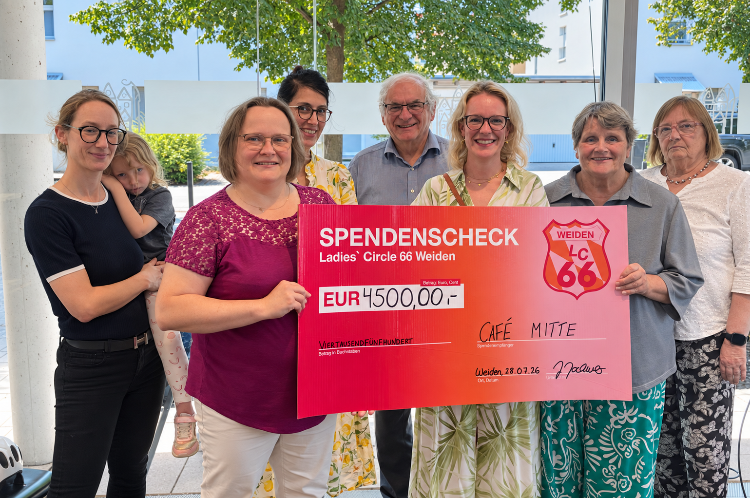 Ladies' Circle 66 spendet 4.500 Euro für das Café Mitte