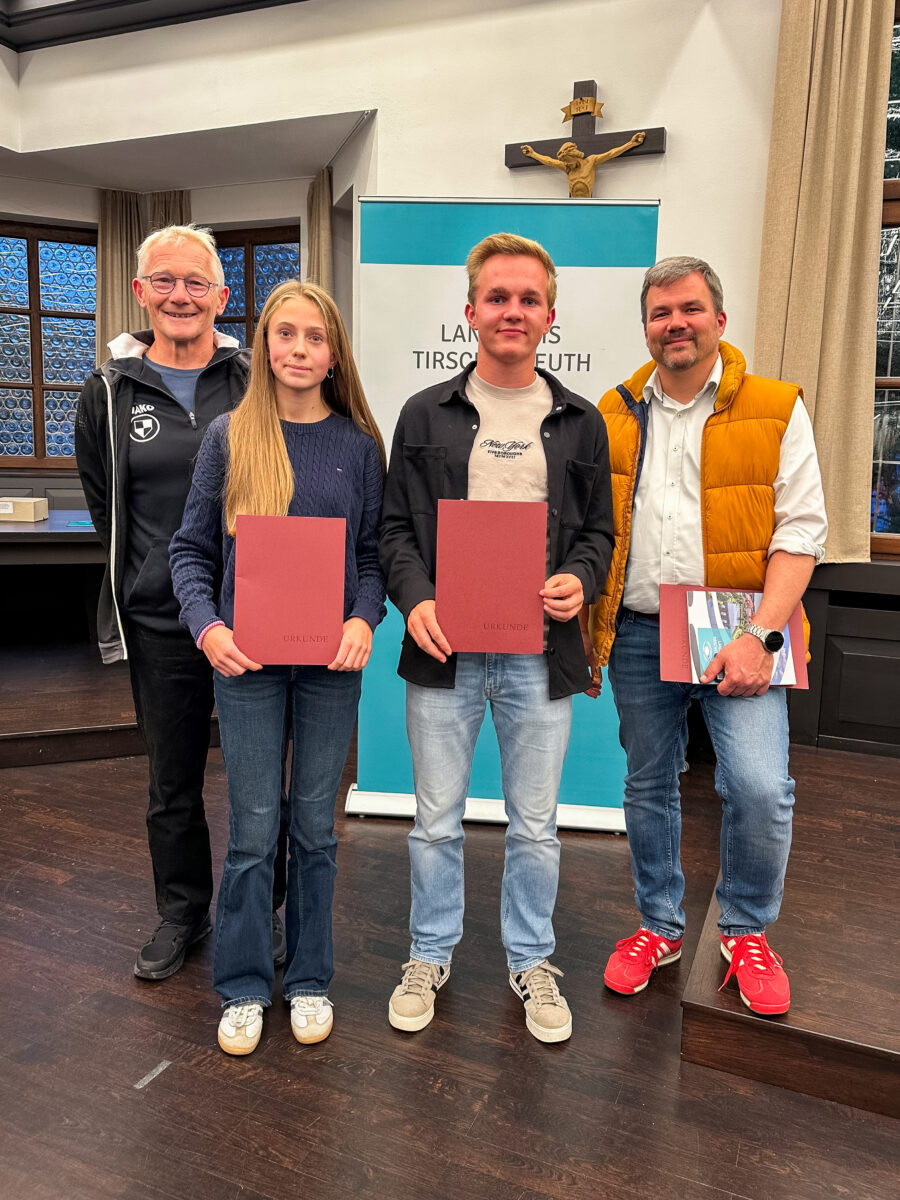 svsw-kemnath-leichtathletik-auszeichnungen-sportlerehrung-landkreis-tirschenreuth-bb34b1ed.jpg