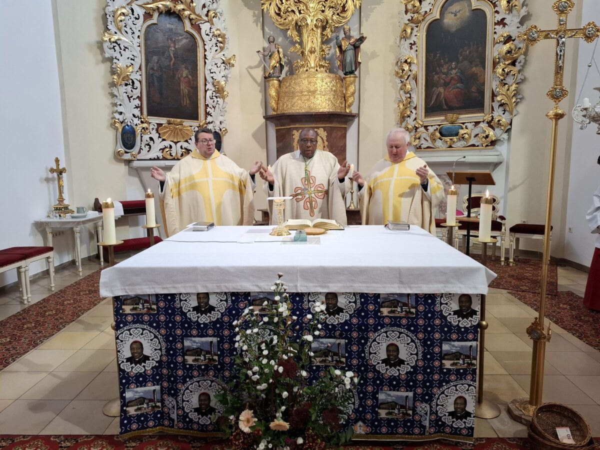 Bischof Beatus Urassa aus Tansania besucht seine zweite Heimat Eslarn
