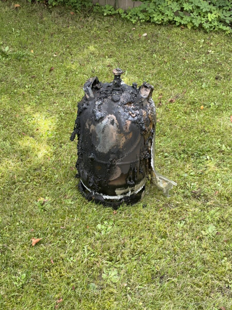 Brand mit Verletztem und Laugenunfall in Schwandorf