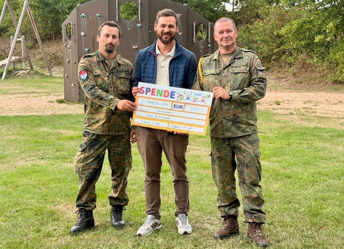 Bundeswehr spendet 500 Euro an Haus St. Elisabeth in Windischeschenbach