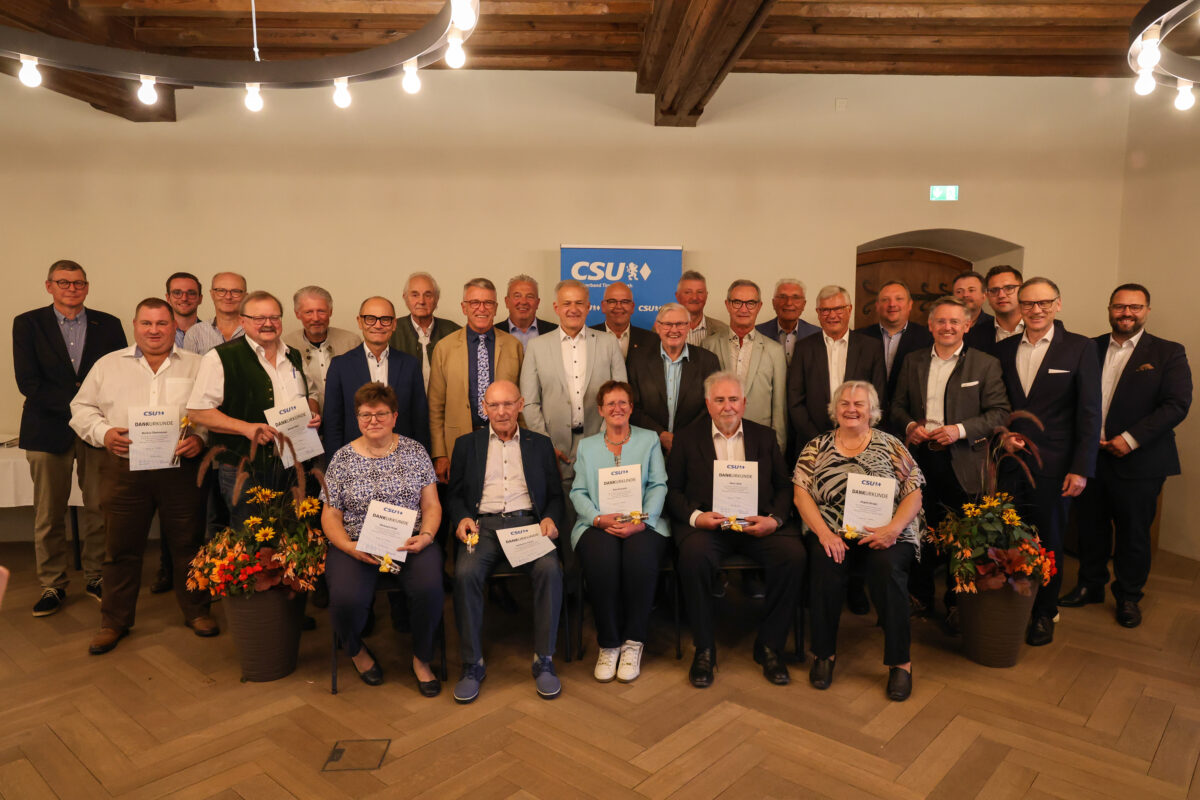 CSU ehrt 36 Engagierte in Falkenberg