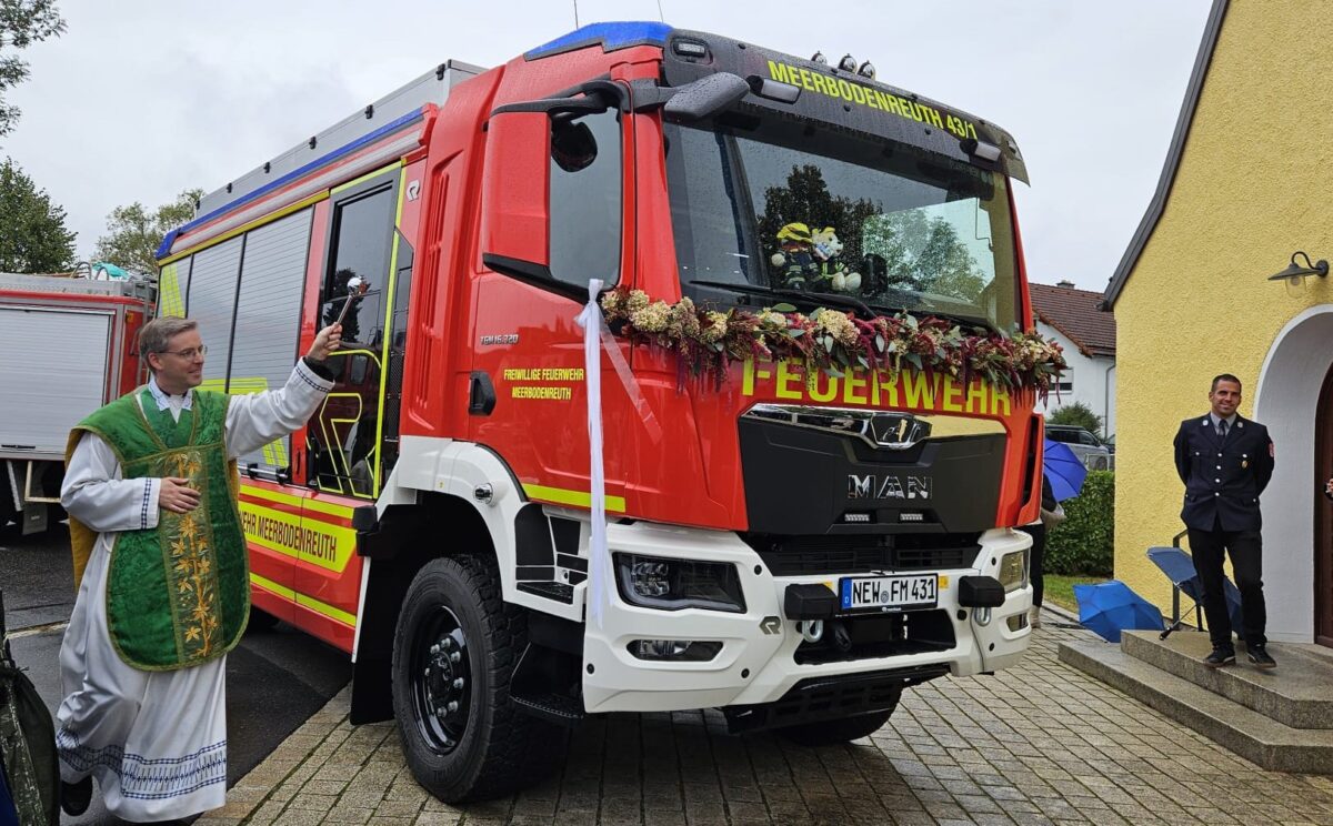 Fahrzeugweihe des neuen LF 10 der Feuerwehr Meerbodenreuth