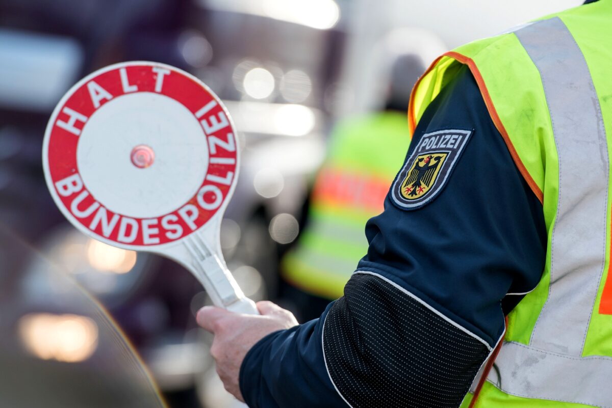 Festnahme eines zehnfach (!) Gesuchten an Autobahn A6 bei Waidhaus