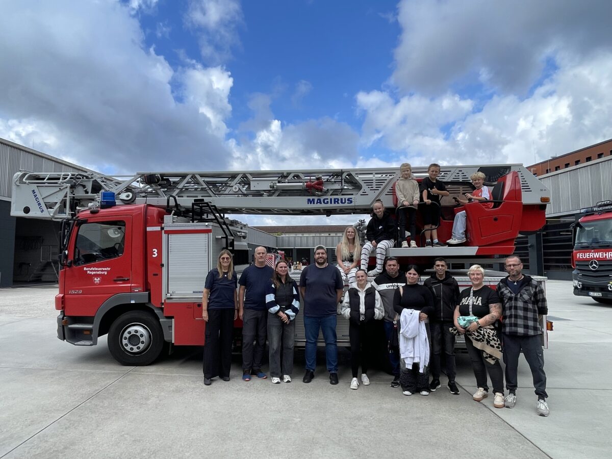Feuerwehr Pechbrunn besucht Berufsfeuerwehr in Regensburg