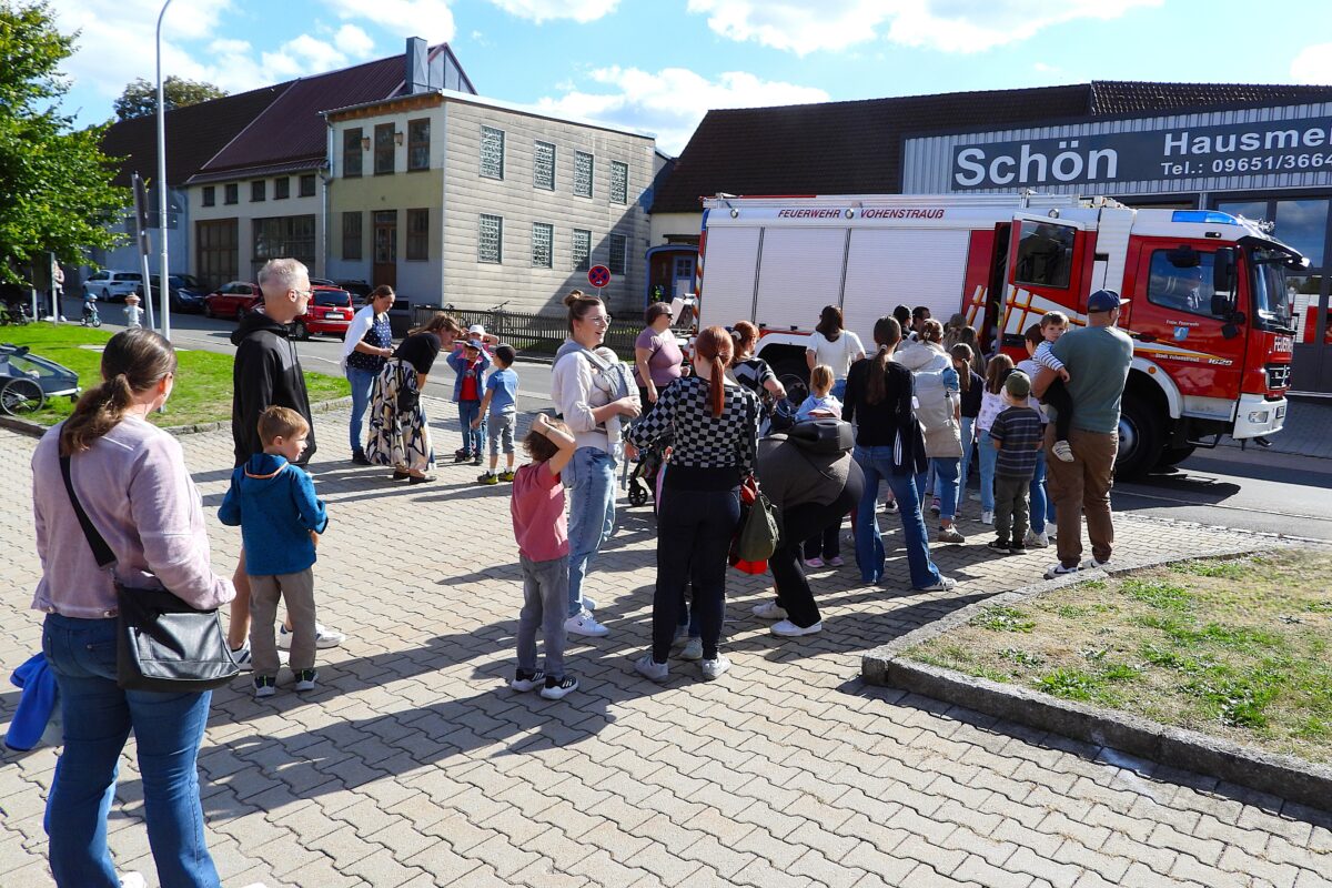 Parcours im Atemschutzraum: 100 Kinder proben Einsatz bei der Feuerwehr Vohenstrauß