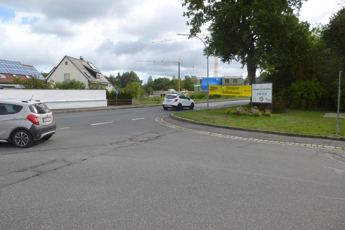 Weiherhammer: Stoppschild an der Einmündung Jägerstraße in die Hauptstraße für mehr Verkehrssicherheit