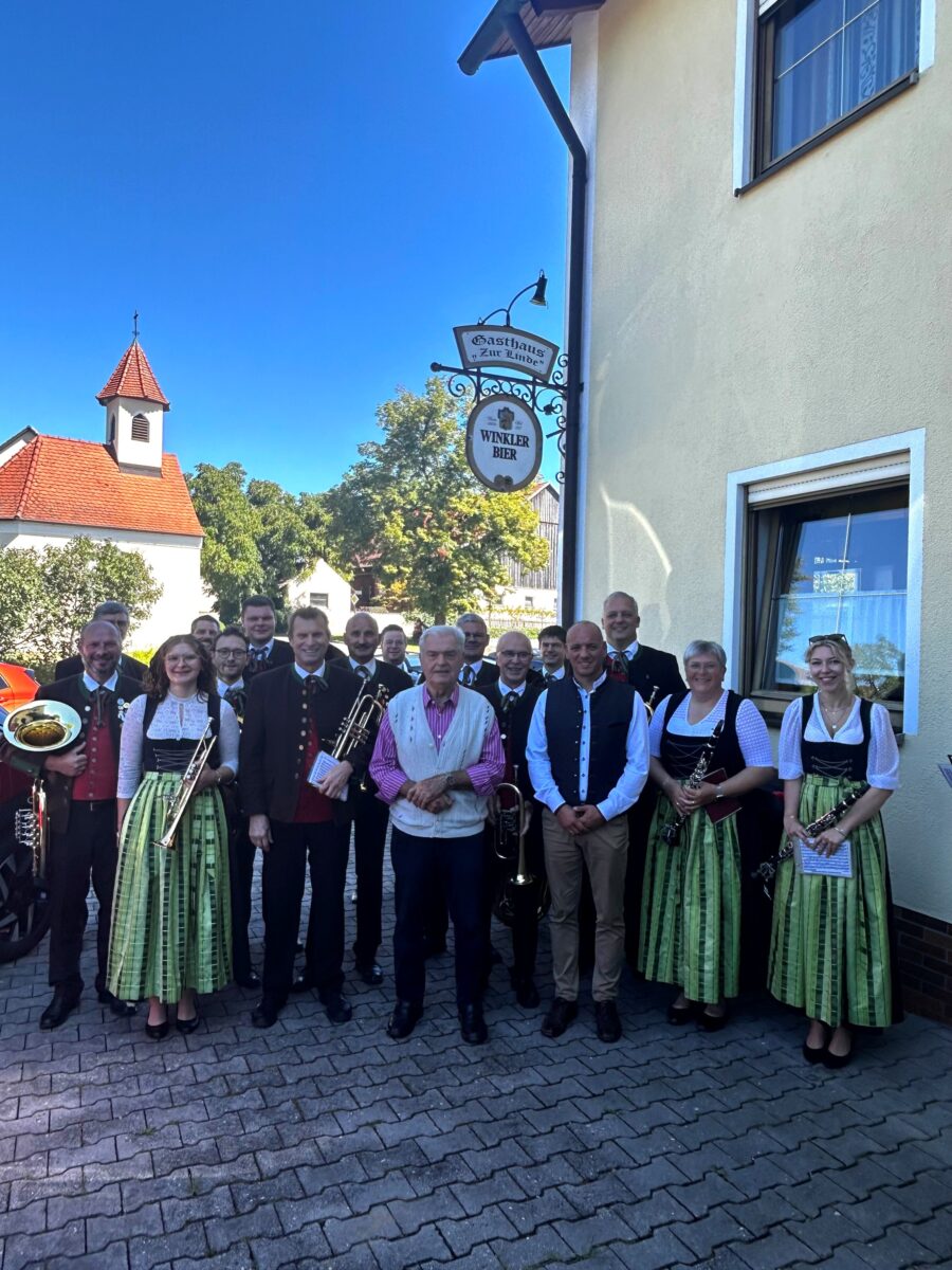 Glückwünsche in Dürnsricht Josef Graf feiert 80. Geburtstag