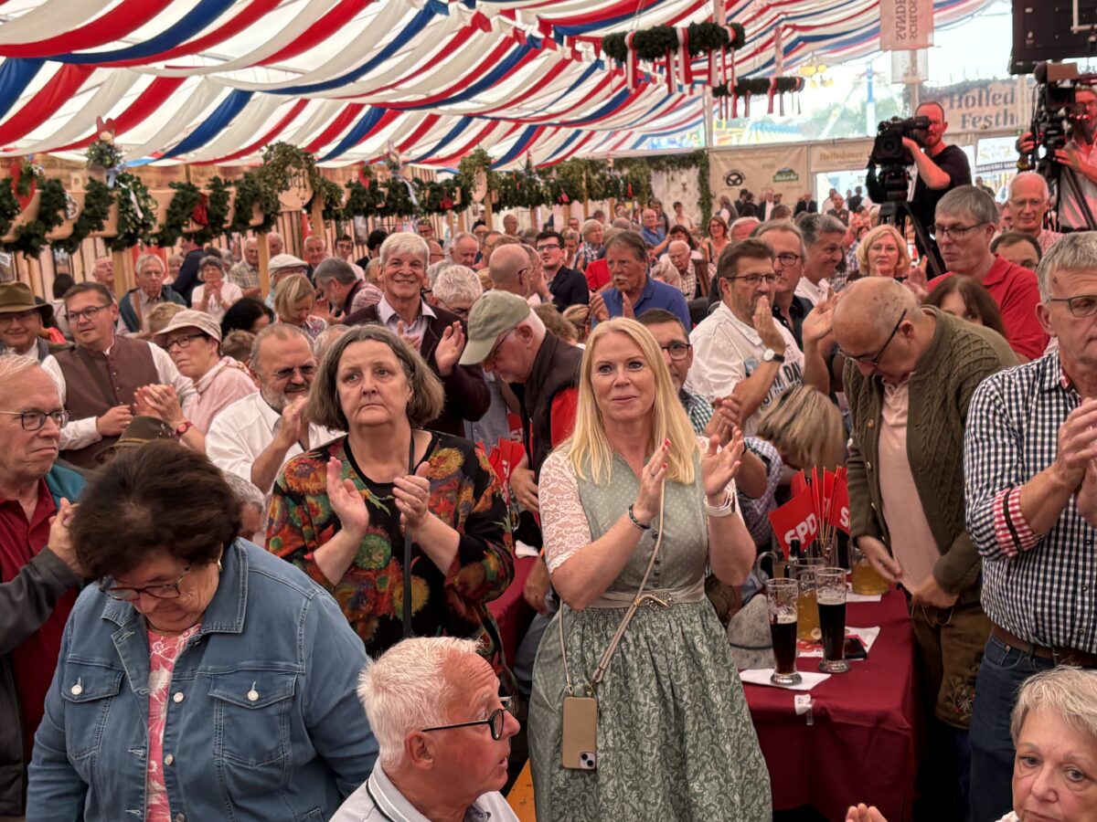 Hubertus Heil begeistert SPD-Gäste aus der Oberpfalz beim Gillamoos