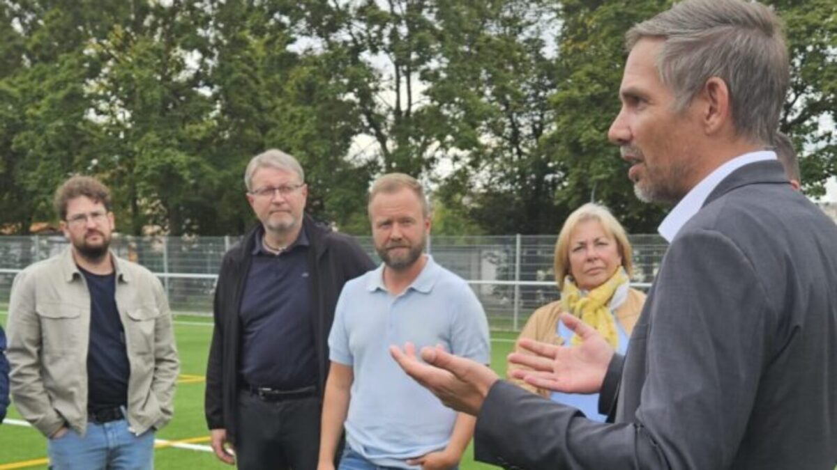 Investitionen in den Amberger Sport: Freie Wähler informieren sich über wichtige Sportprojekte