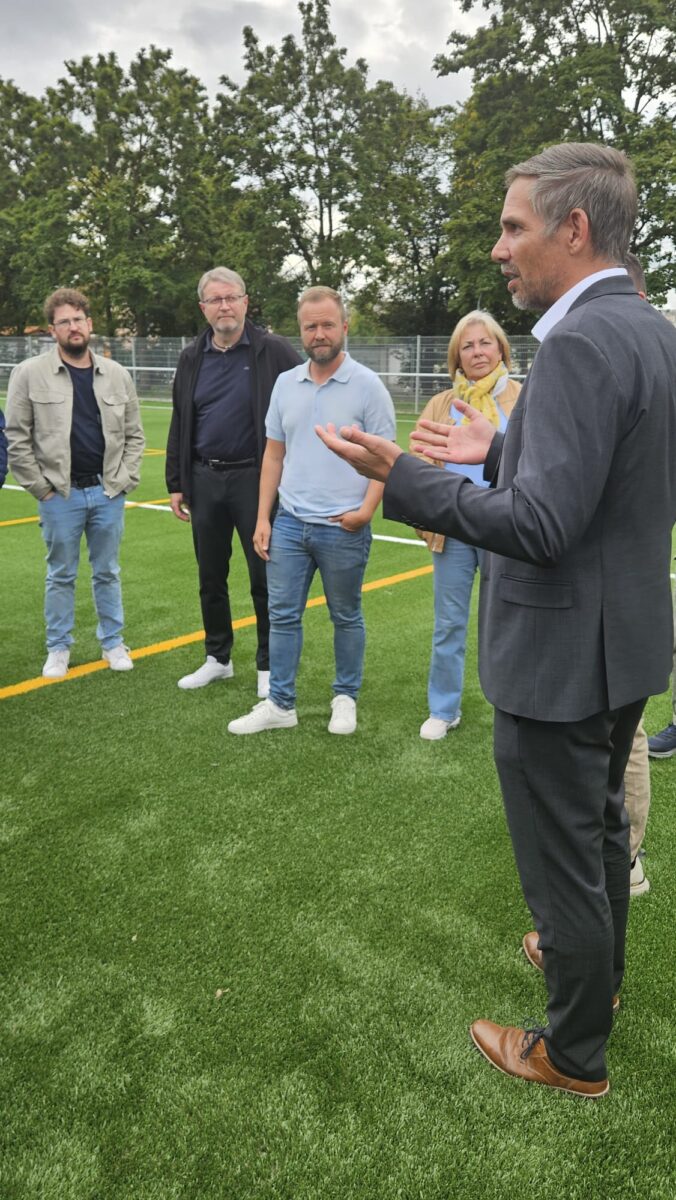 Gruppenbild_im_Hochformat.jpeg