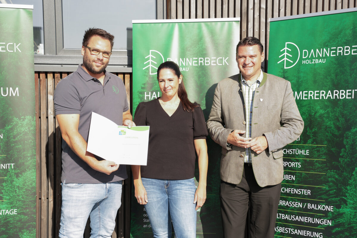 Klimapakt-Urkunde für Dannerbeck Holzbau in Nittenau